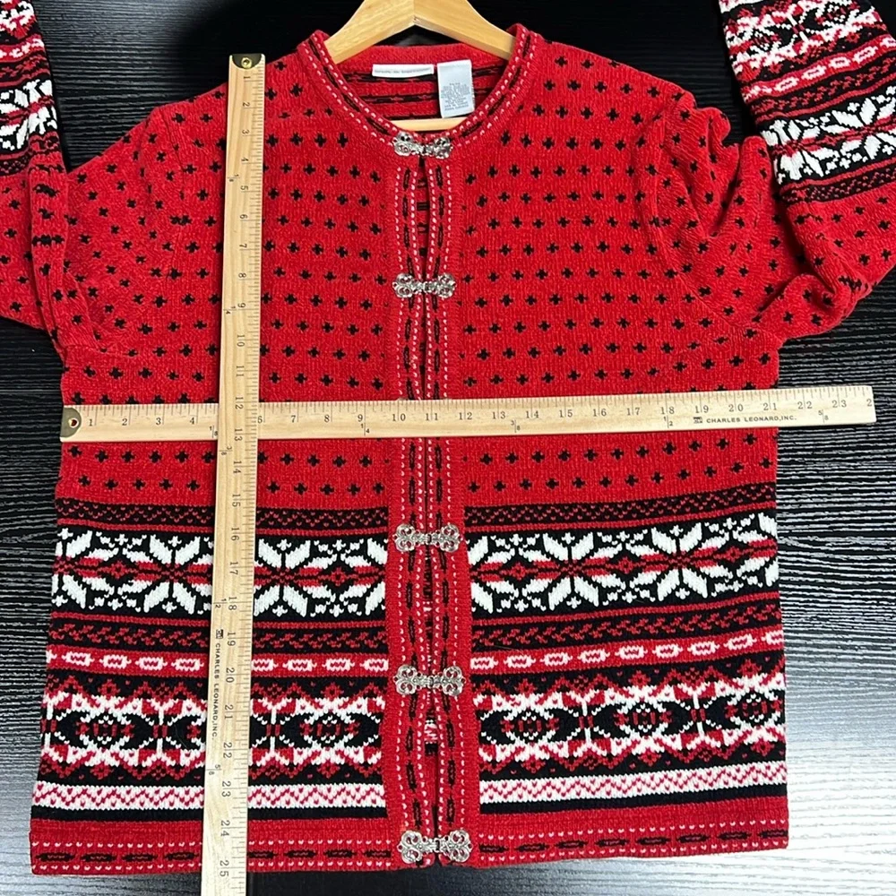Croft & Barrow Women Medium Red Snowflake Metal Clasp Cardigan Holiday Fair Isle